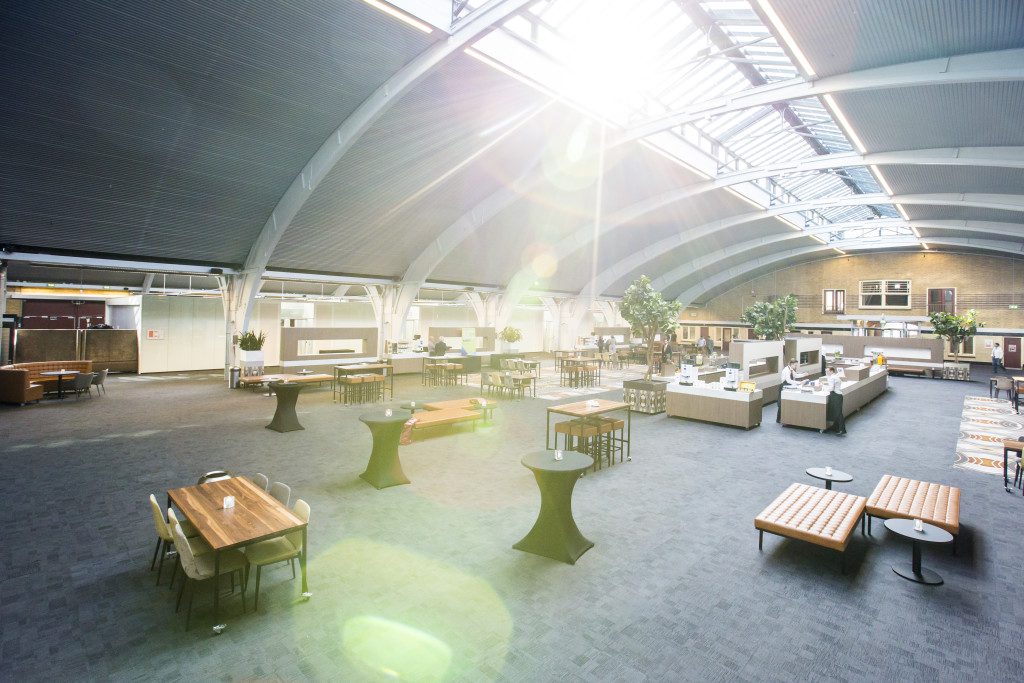 
 Feesten, bijeenkomsten, congressen hebben verschillende indeling					