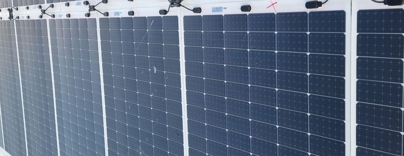 Zonnepanelen op het dak van de Brabanthallen